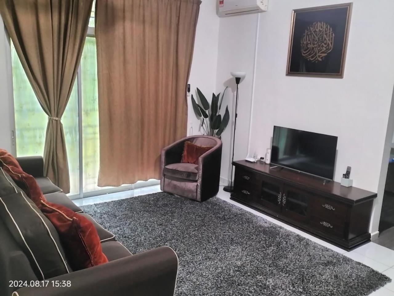 Holiday home Iris 31 Corner Lot Near Legoland Jdt Utm Malay Only Johor Bahru
